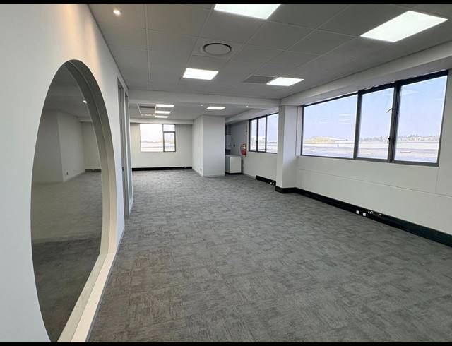 287M² OFFICE TO LET IN MAGALIESSIG